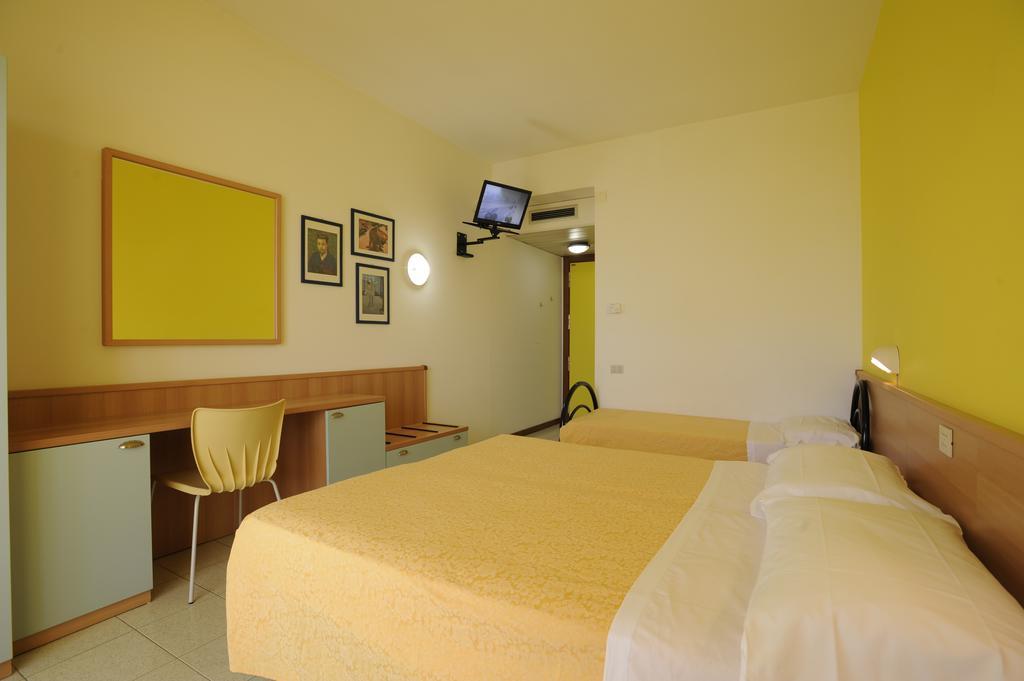 Club Hotel Le Nazioni Montesilvano Marina Værelse billede