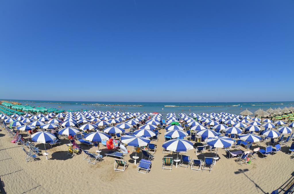 Club Hotel Le Nazioni Montesilvano Marina Eksteriør billede