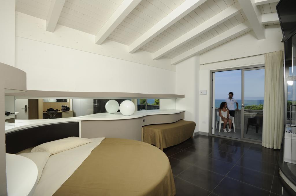 Club Hotel Le Nazioni Montesilvano Marina Eksteriør billede
