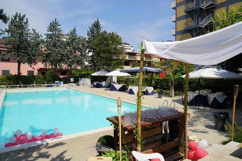 Club Hotel Le Nazioni Montesilvano Marina Eksteriør billede